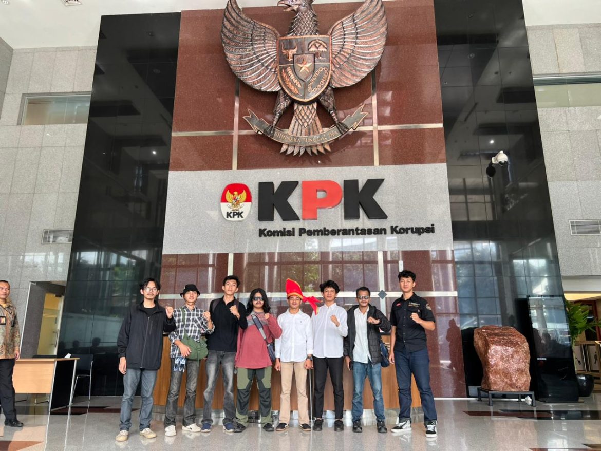 LAPORAN RESMI SUDAH MASUK! AKAMSI GERUDUK Komisi Pemberantasan Korupsi DESAK SEKJEN Dewan Perwakilan Rakyat Republik Indonesia DIPERIKSA — KUNJUNGAN LUAR NEGERI DIDUGA GEROGOTI APBN